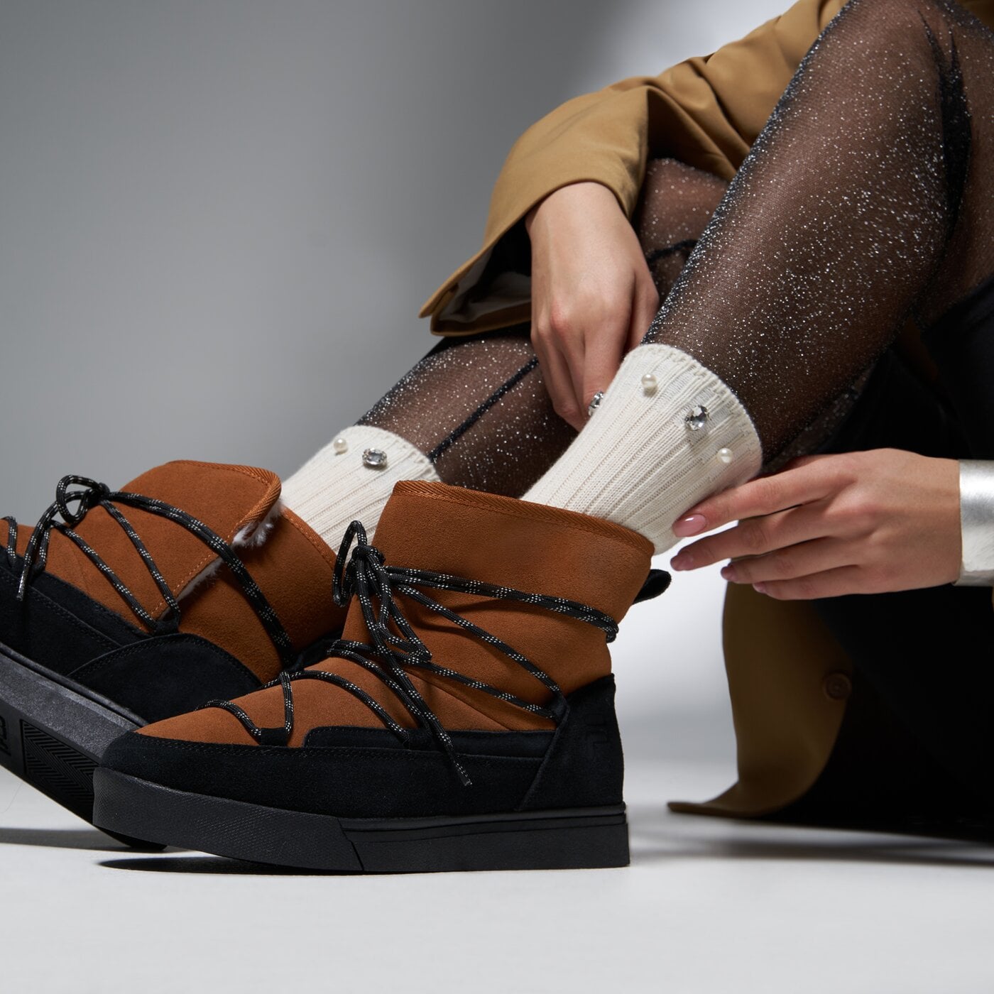 Дамски зимни обувки FILA NAOMI SUEDE 5hm02297201 цвят кафяв