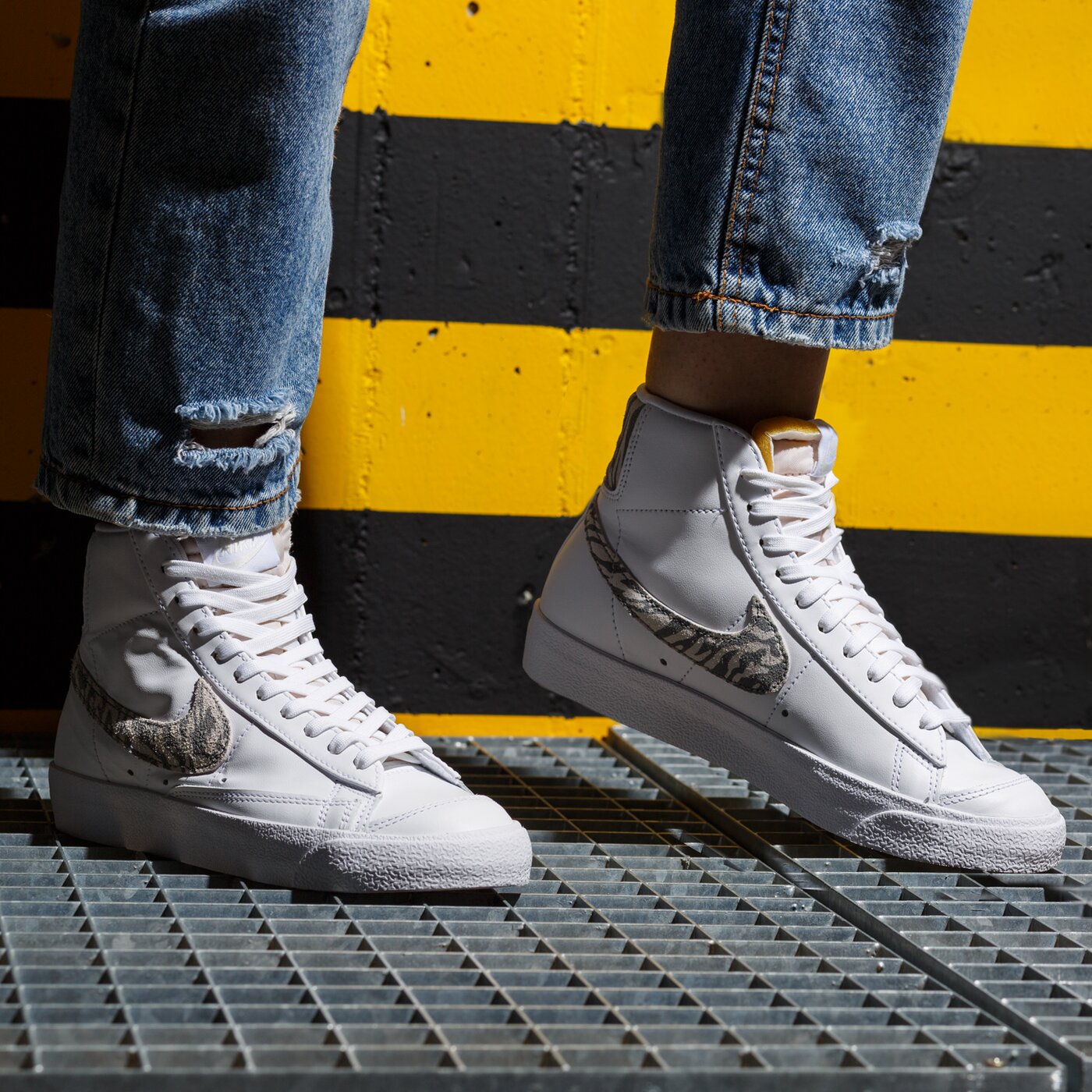 Дамски маратонки NIKE W BLAZER MID '77 SE dh9633-101 цвят бял