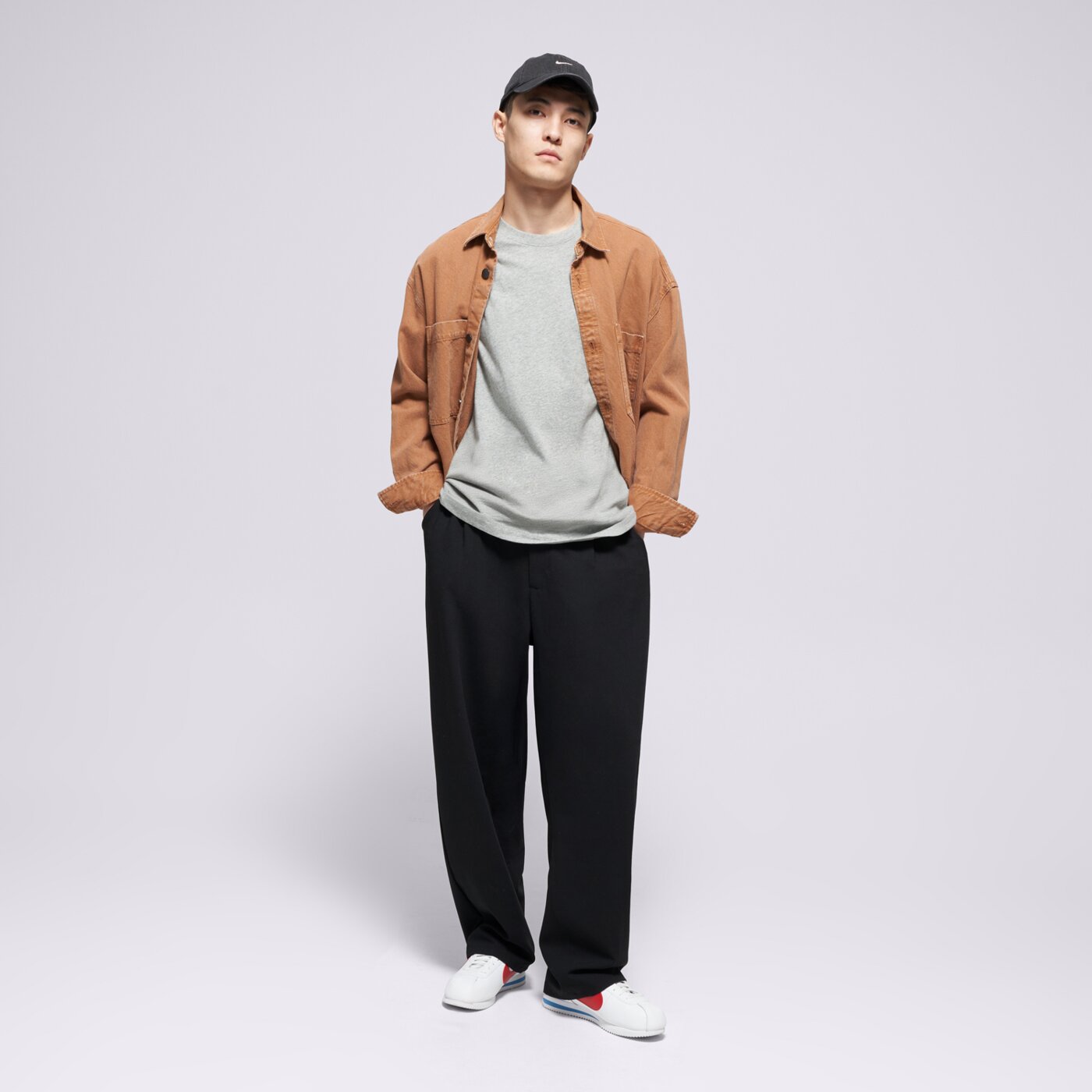 Мъжка тениска NIKE ТЕНИСКА SPORTSWEAR CLUB ar4997-064 цвят сив