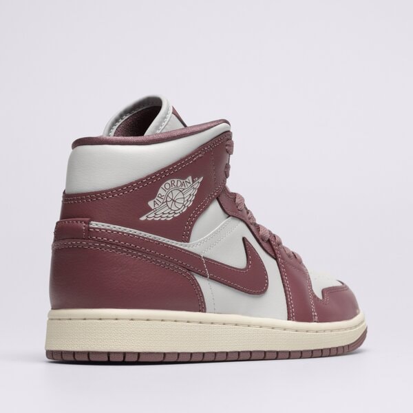 Дамски маратонки WMNS AIR JORDAN 1 MID bq6472-050 цвят розов