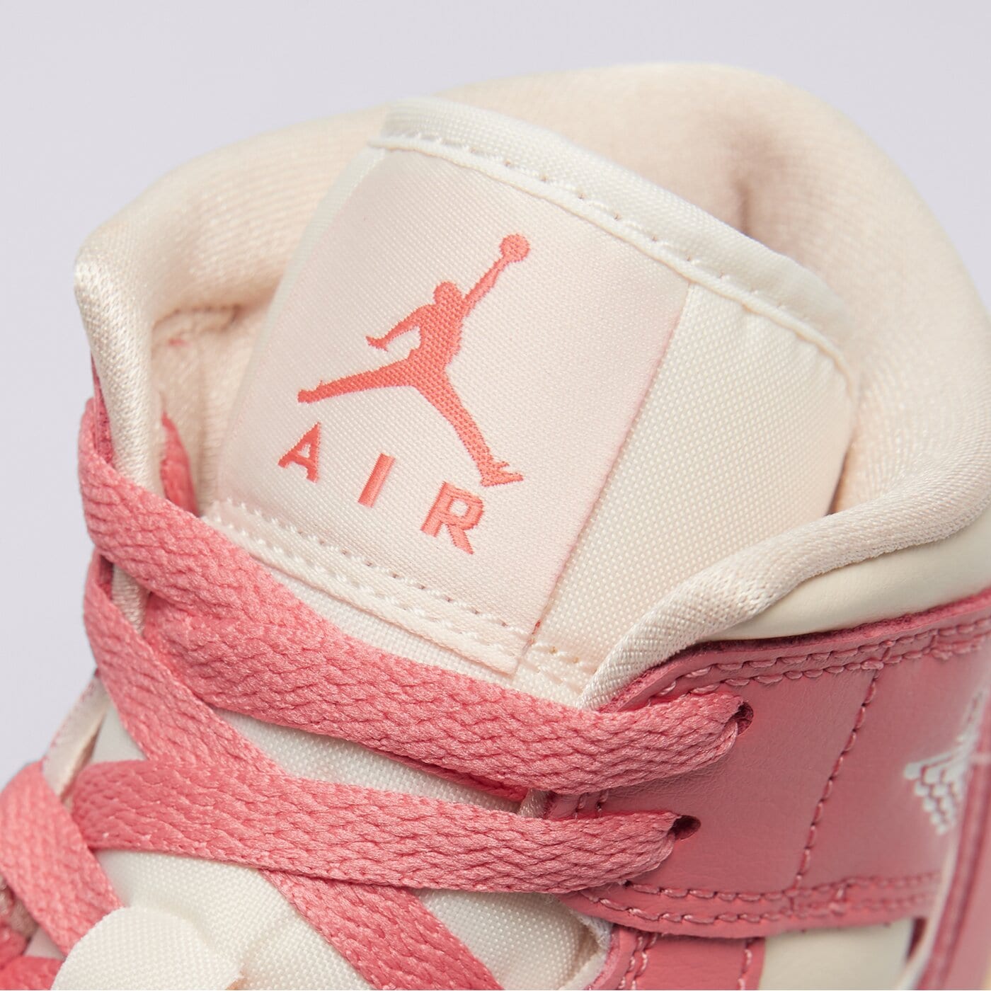 Дамски маратонки JORDAN AIR 1 MID  bq6472-109 цвят бежов