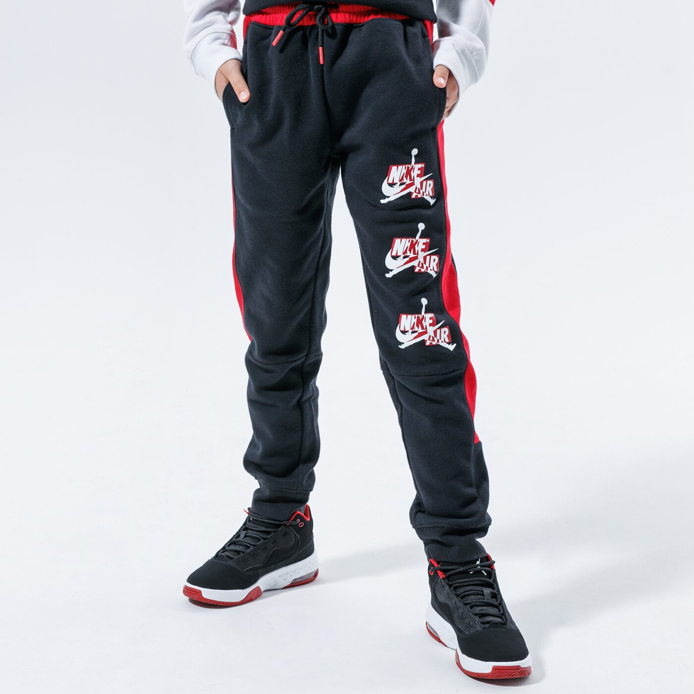 Детски панталони JORDAN ПАНТАЛОНИ JUMPMAN CLASSICS III FLEECE PANT 957529-023 цвят черен