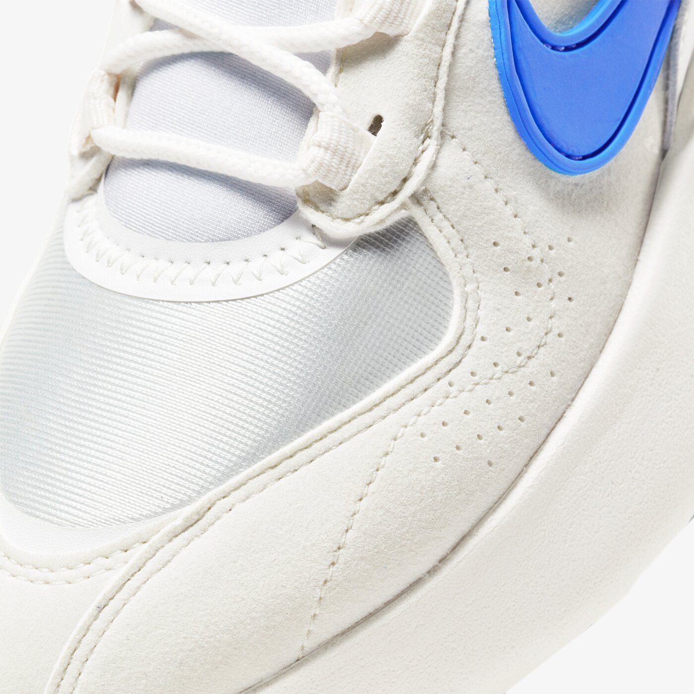 Дамски маратонки NIKE W AIR MAX VERONA cz6156-101 цвят бял