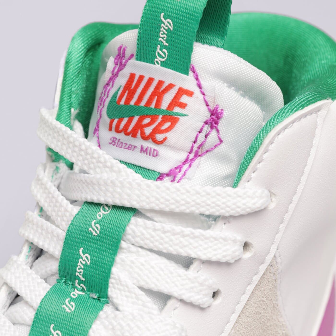 Детски маратонки NIKE BLAZER MID '77 SE D dq6084-101 цвят бял