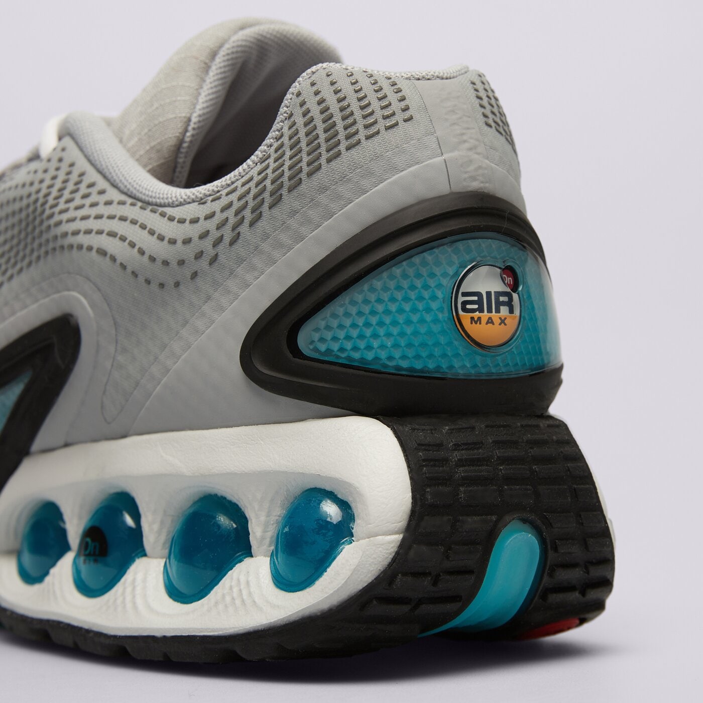 Мъжки маратонки NIKE AIR MAX DN dv3337-022 цвят сив