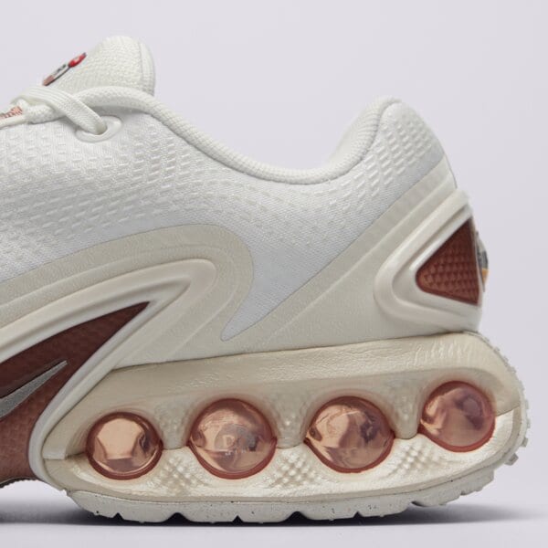 Дамски маратонки NIKE W AIR MAX DN TECH ih0284-100 цвят бежов