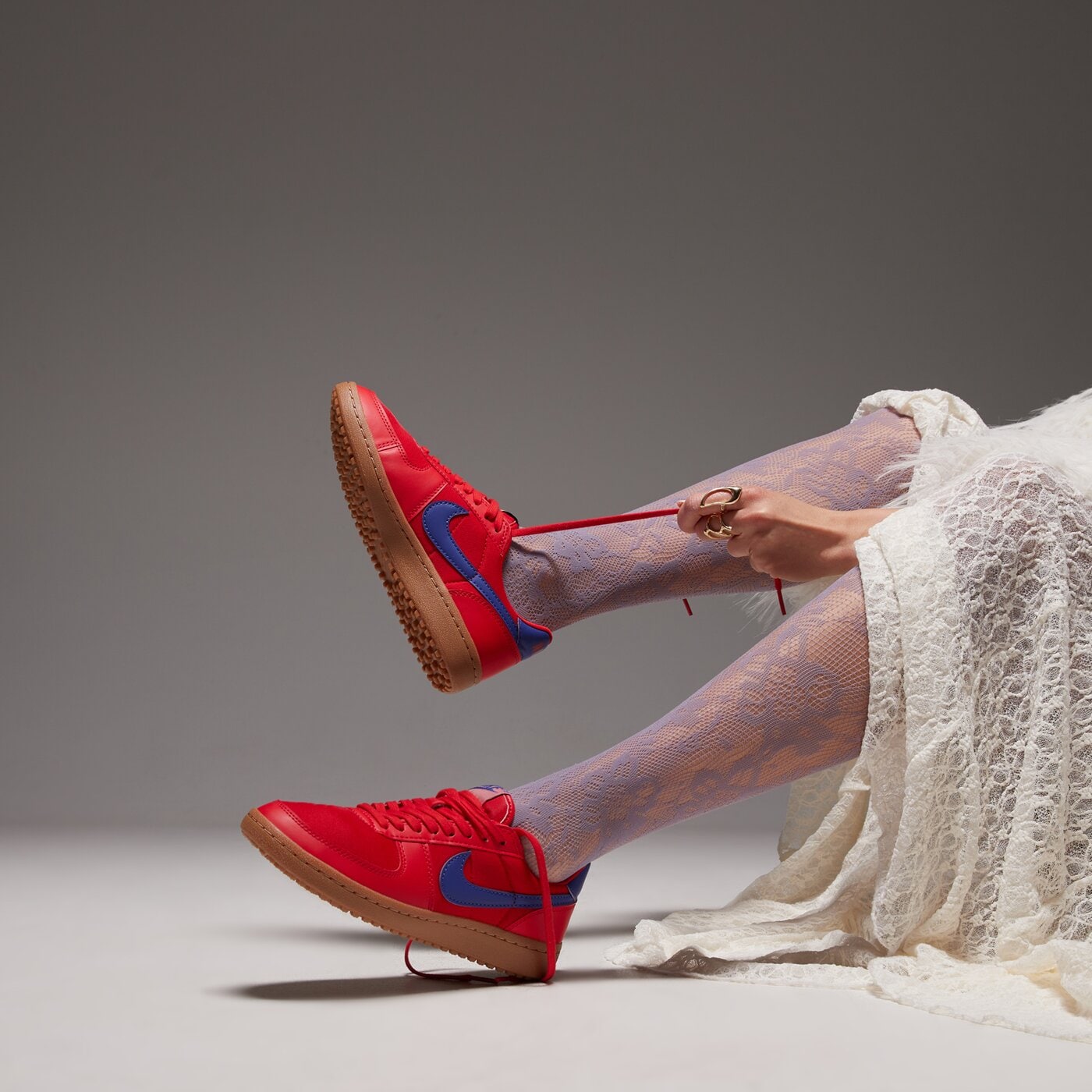 Дамски маратонки NIKE WMNS FIELD GENERAL fz5593-601 цвят червен