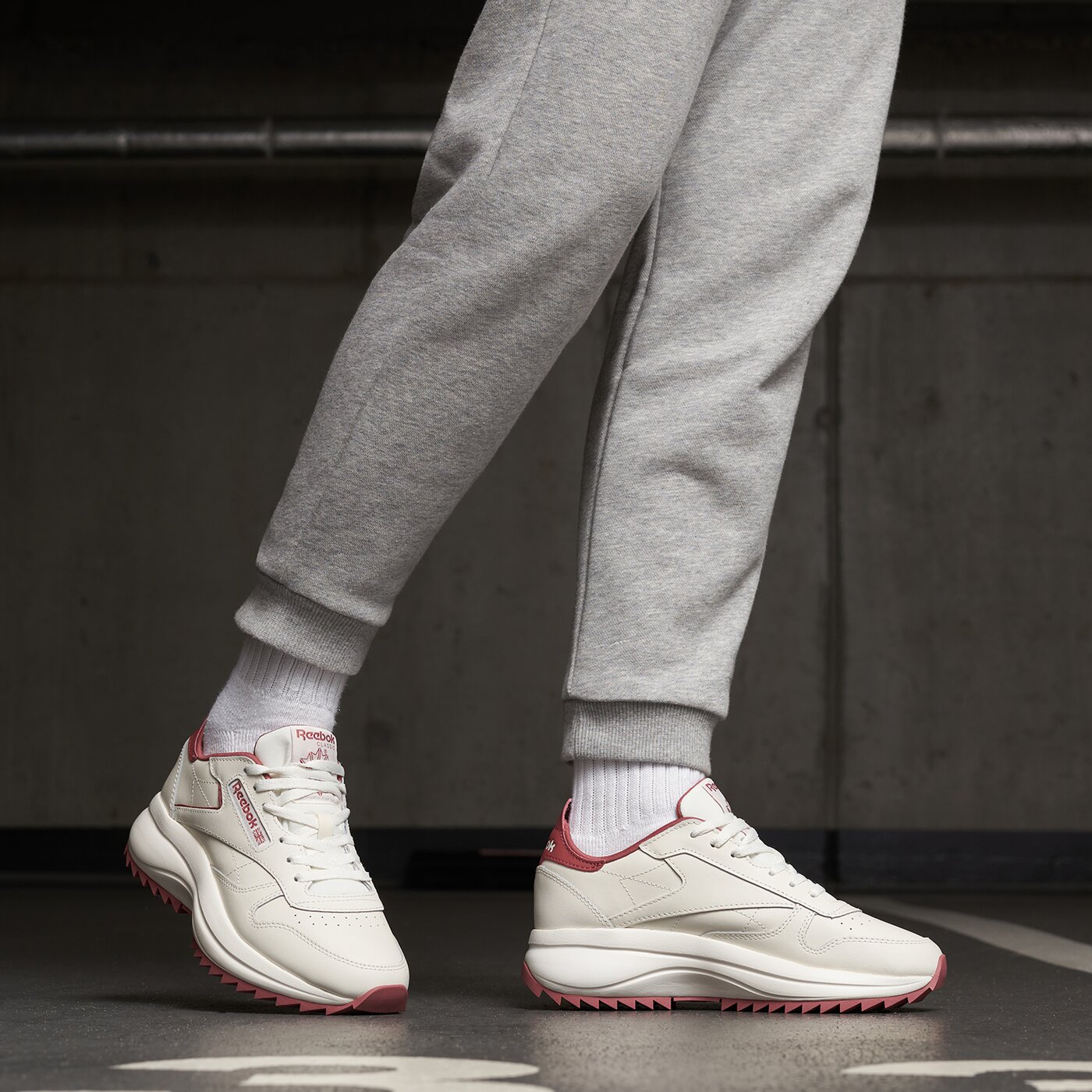 Дамски маратонки REEBOK CLASSIC LEATHER SP EXTRA 100033464 цвят бял