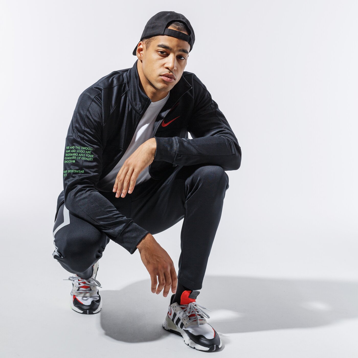 Мъжки суичър NIKE СУИТЧЪР СЪС ЗАКОПЧАВАНЕ M NSW SWOOSH JKT PK cu3893-011 цвят черен