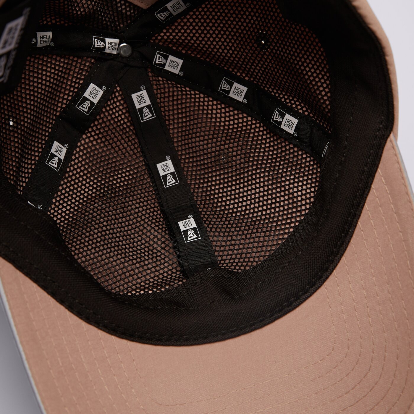 Дамска шапка с козирка NEW ERA ШАПКА WMNS OPEN BACK CAP NEWERA NONE 60435010 цвят кафяв