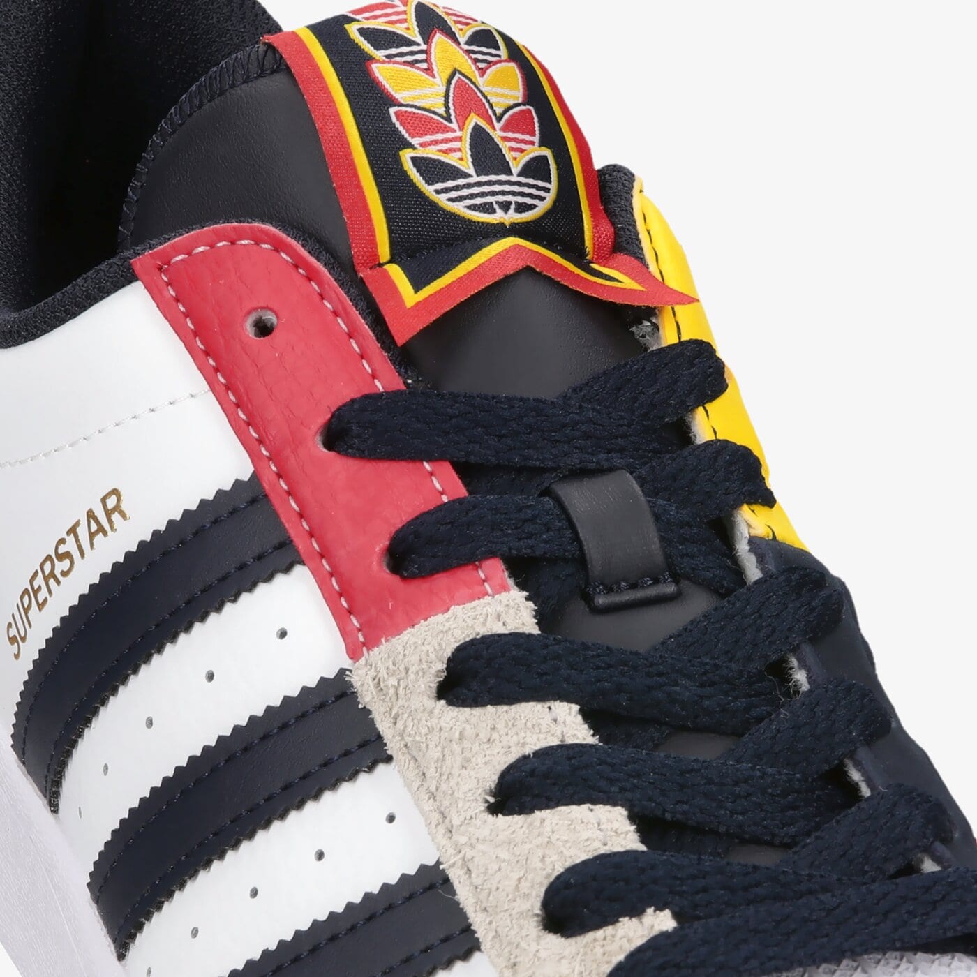 Мъжки маратонки ADIDAS SUPERSTAR  h05250 цвят бял