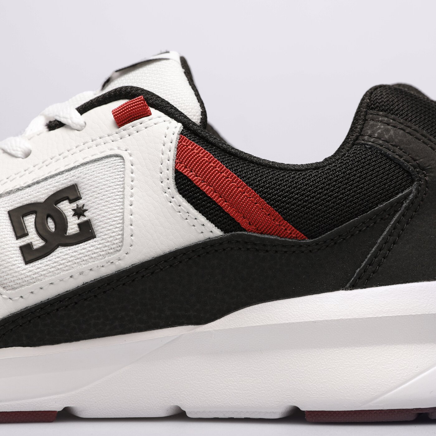 Мъжки маратонки DC SKYLINE adys400066wtr цвят бял