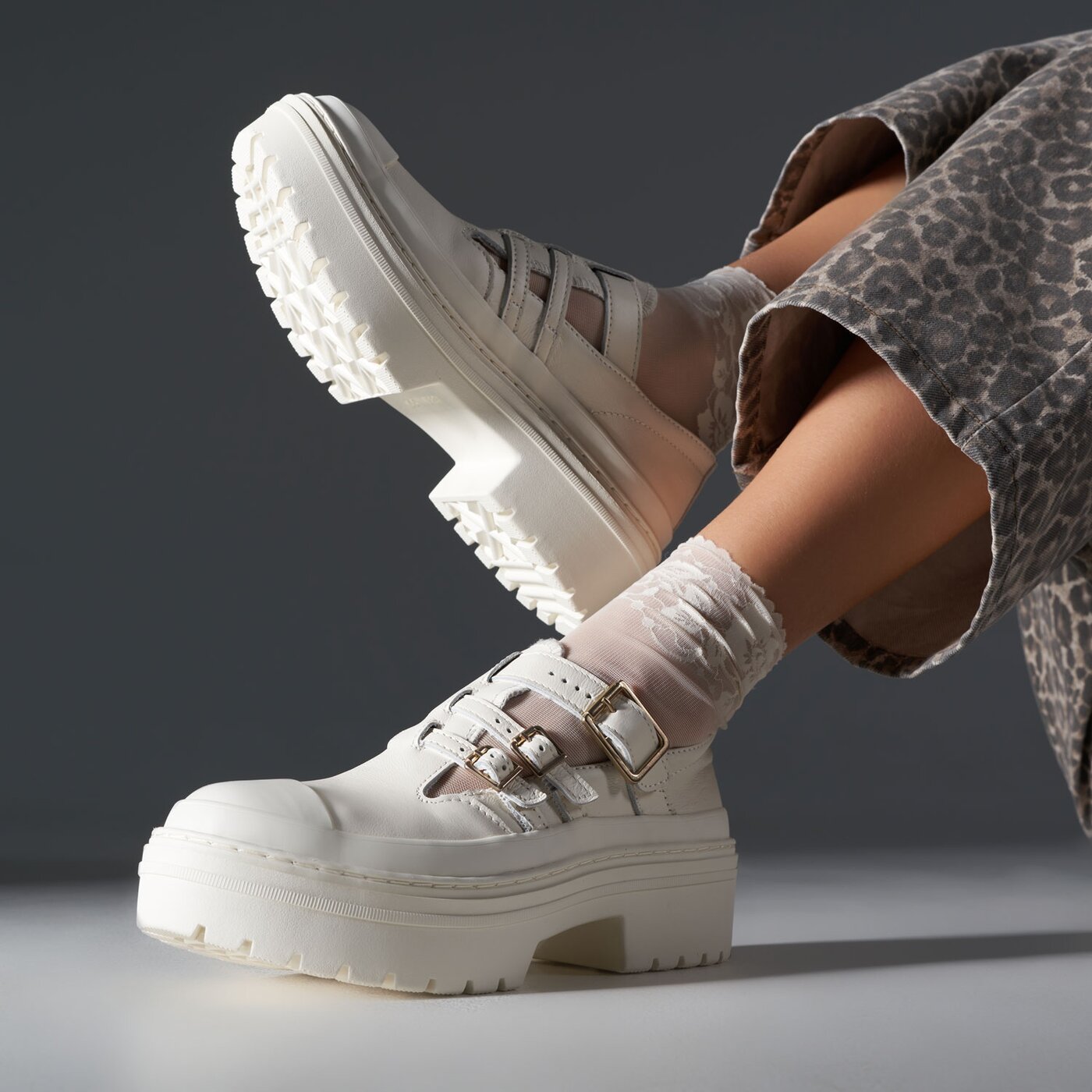 Дамски кежуал CONVERSE CHUCK TAYLOR ALL STAR LUGGED HEEL MJ a10617c цвят бял