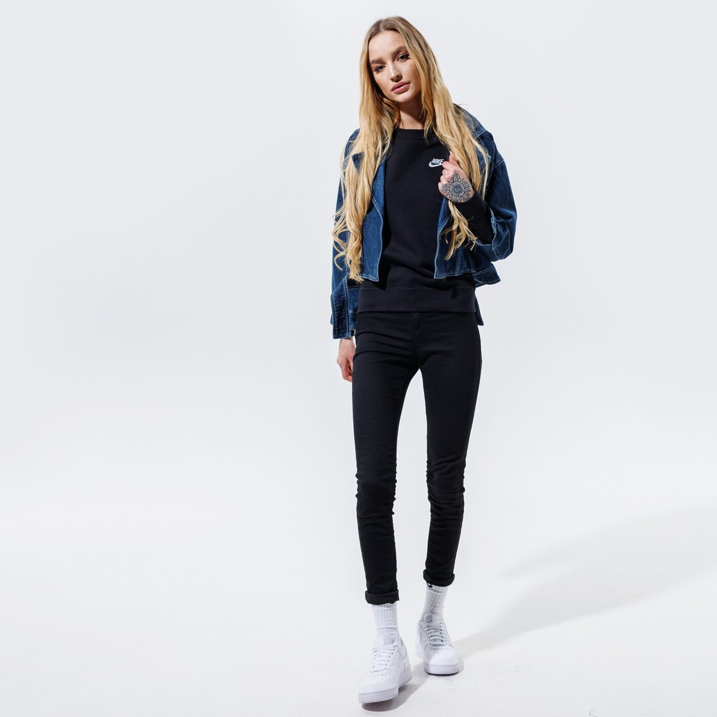 Дамски суичър NIKE СУИТЧЪР W NSW ESSNTL FLC bv4110-010 цвят черен