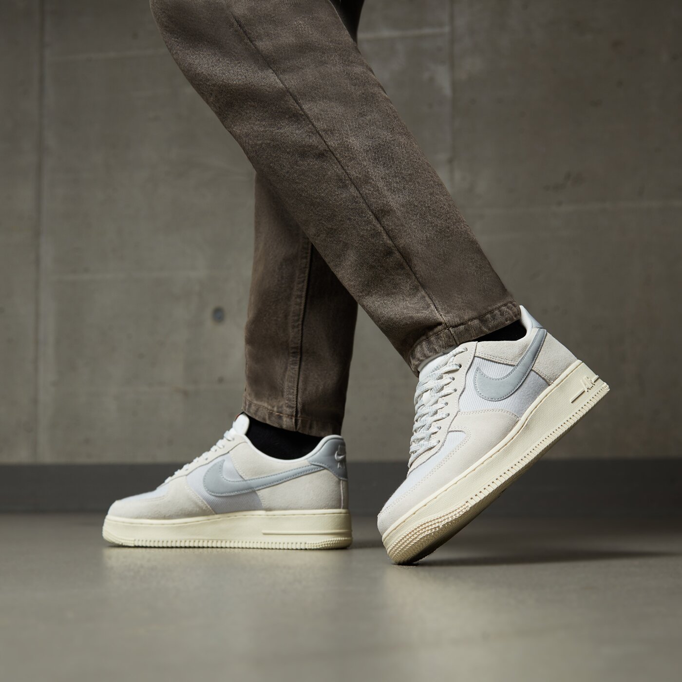 Мъжки маратонки NIKE AIR FORCE 1 '07 LV8 do9801-100 цвят сив