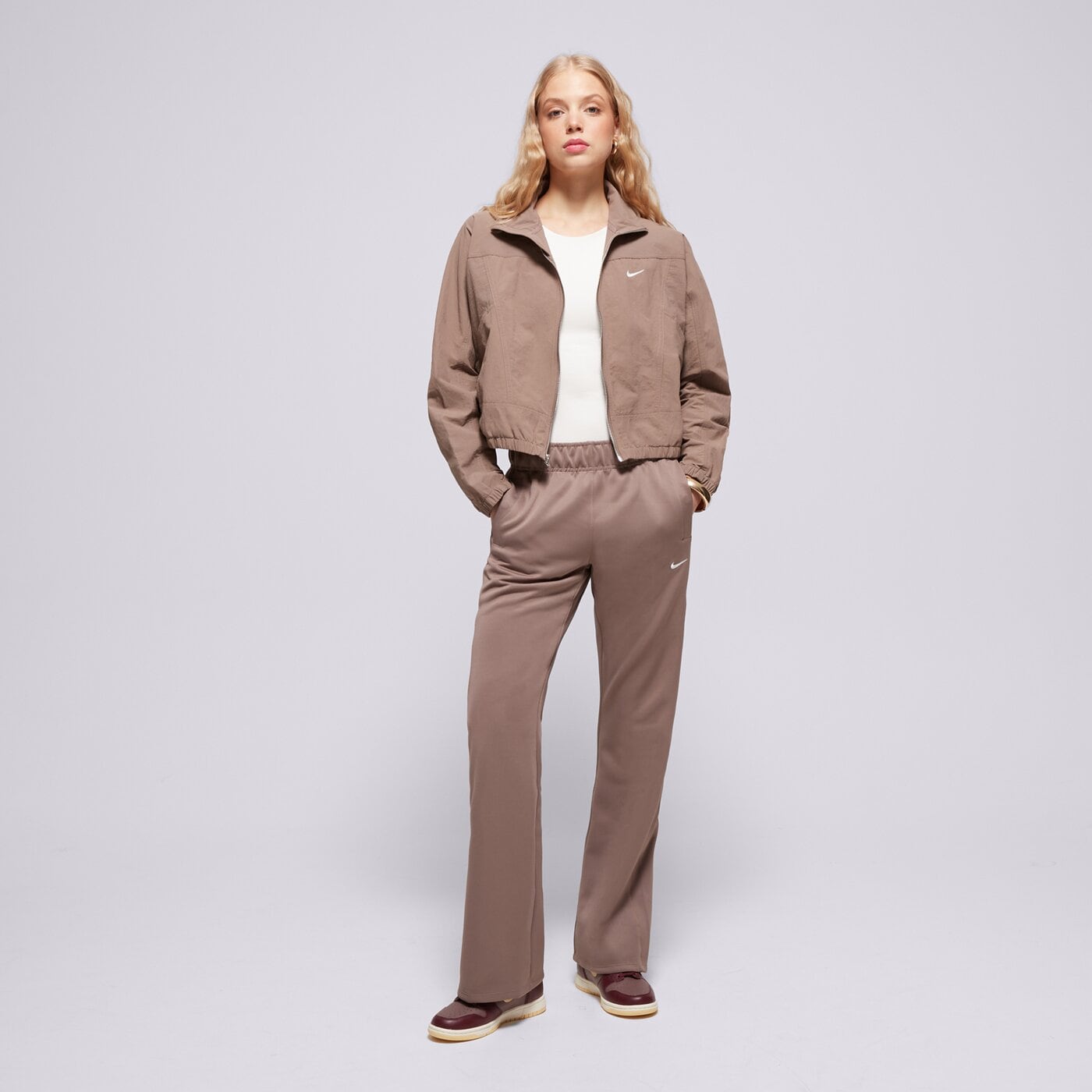 Дамско преходно яке NIKE ЯКЕ W NSW EVRTHNG WVN JKT hj0999-233 цвят кафяв