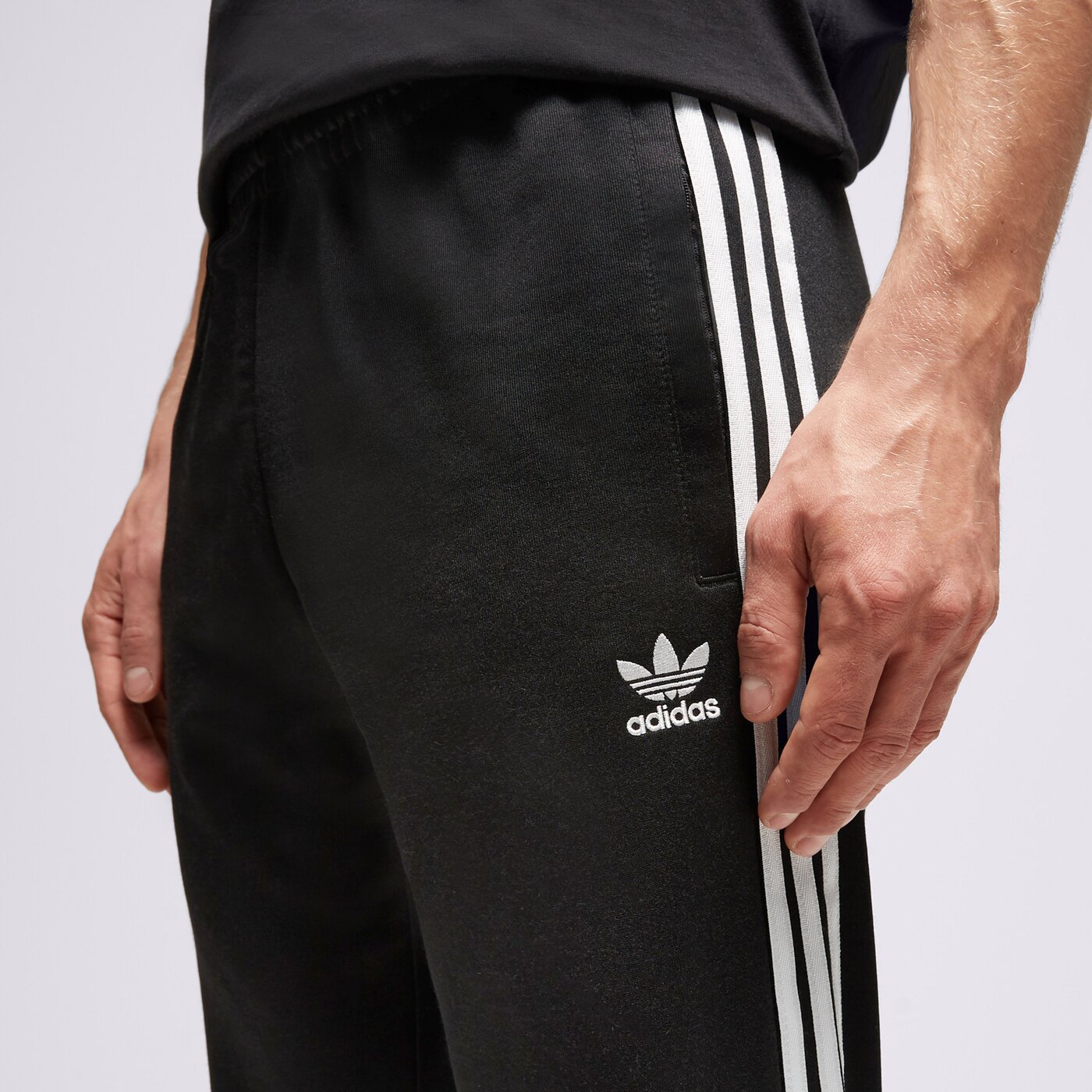 Мъжки панталони ADIDAS ПАНТАЛОНИ SST TP il2488 цвят черен