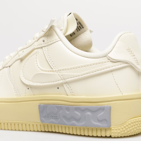 Дамски маратонки NIKE AIR FORCE 1 FONTANKA dh1290-102 цвят бежов