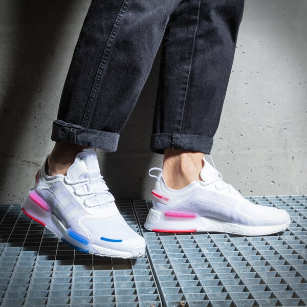 Мъжки маратонки ADIDAS NMD_R1 V3 gx3379 цвят бял