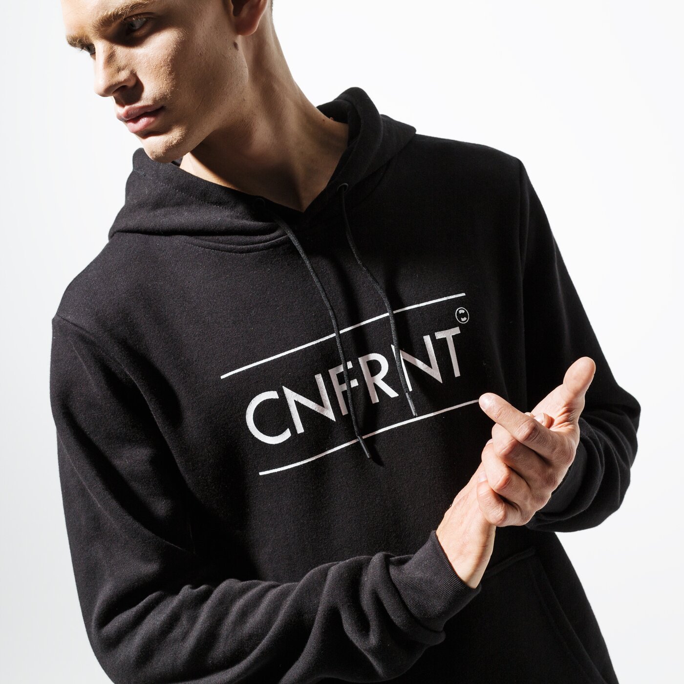 Мъжки суичър CONFRONT СУИТЧЪР ESSENTIAL BLK HOODY  cf39blm38003 цвят черен