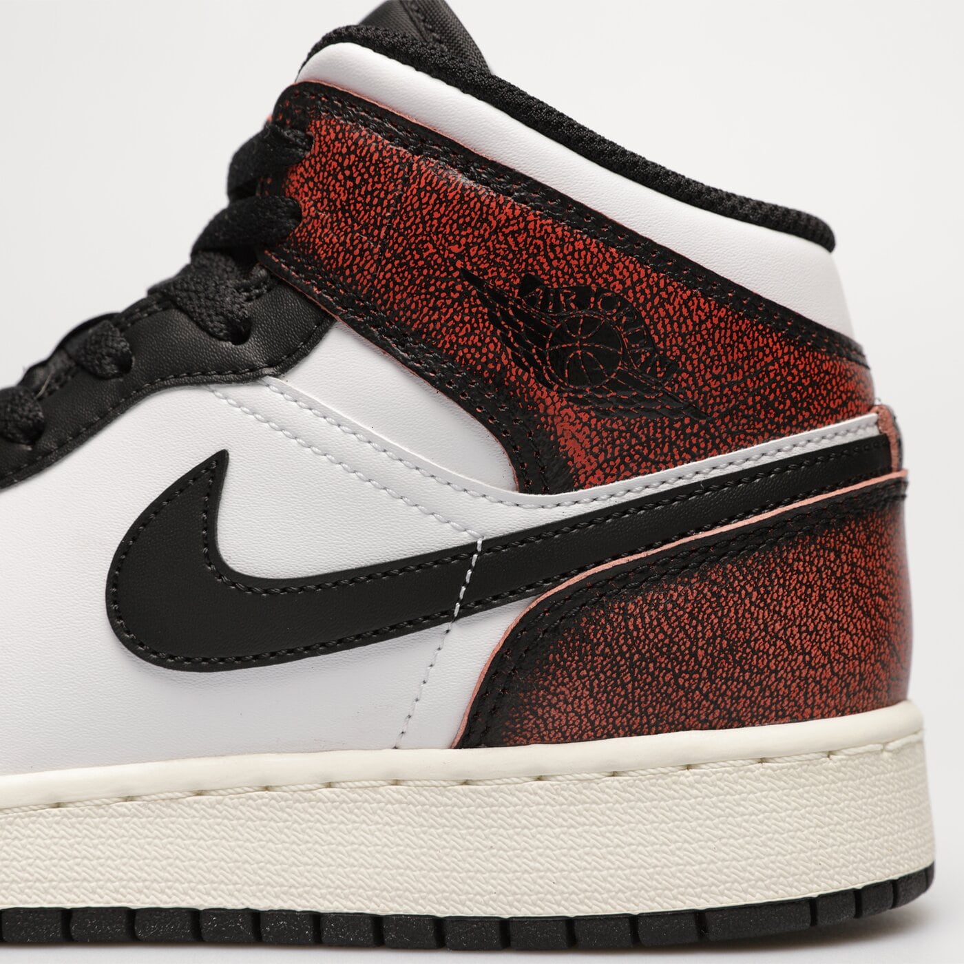 Детски маратонки AIR JORDAN 1 MID SE fb0568-006 цвят червен