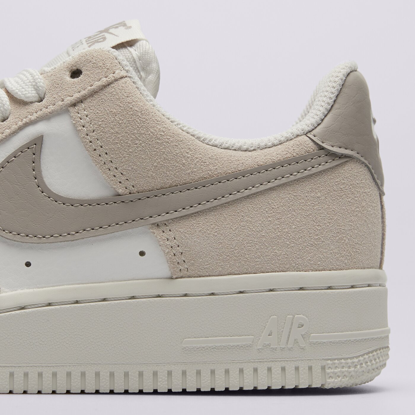 Дамски маратонки NIKE W AIR FORCE 1 LO SR ii7650-121 цвят бежов