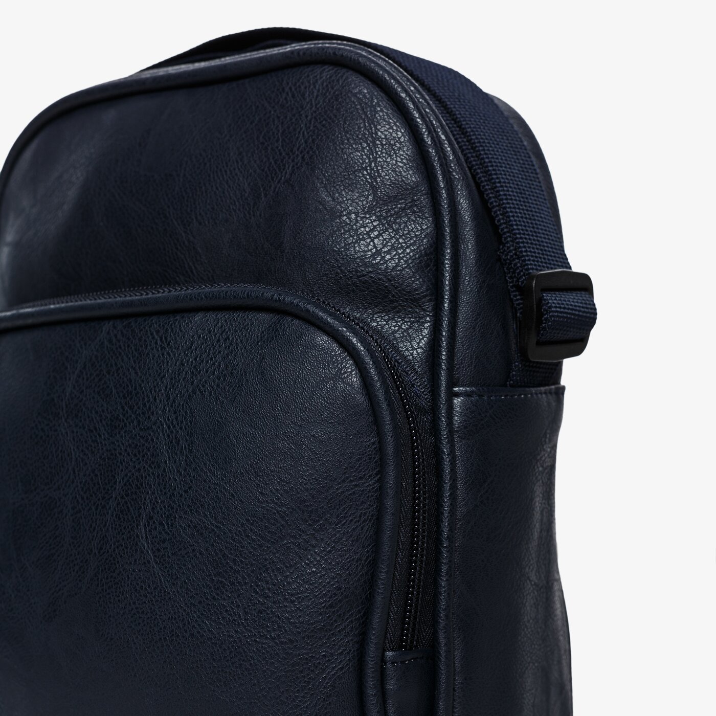 Мъжки сак CONFRONT ЧАНТА LABEO cf19tom51002 цвят тъмносин