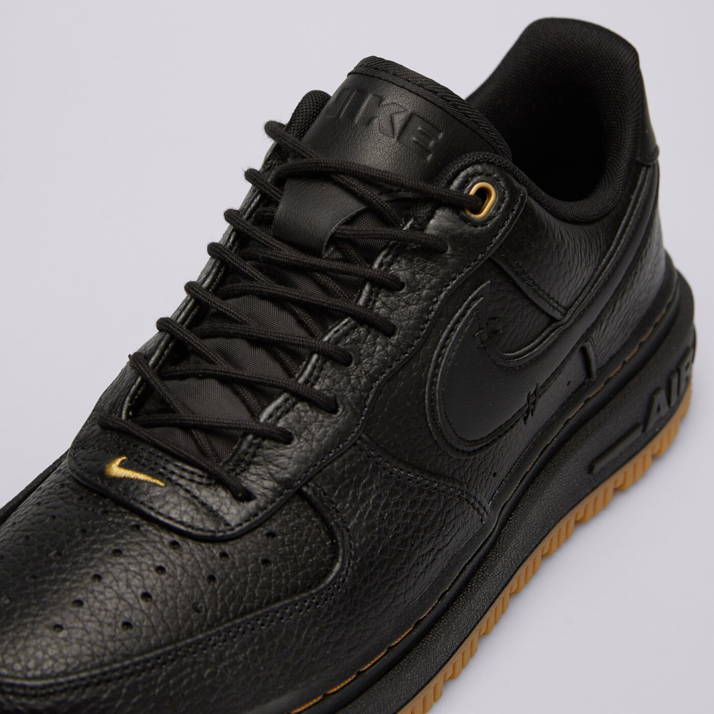 Мъжки маратонки NIKE AIR FORCE 1 LUXE db4109-001 цвят черен