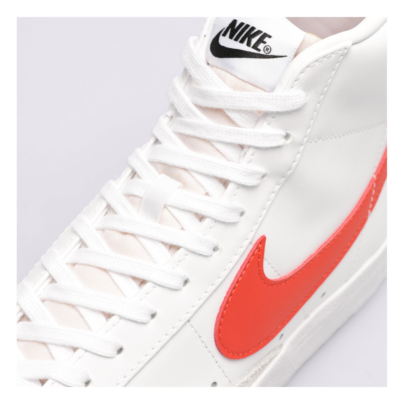 Мъжки маратонки NIKE BLAZER MID '77 VINTAGE bq6806-122 цвят бял