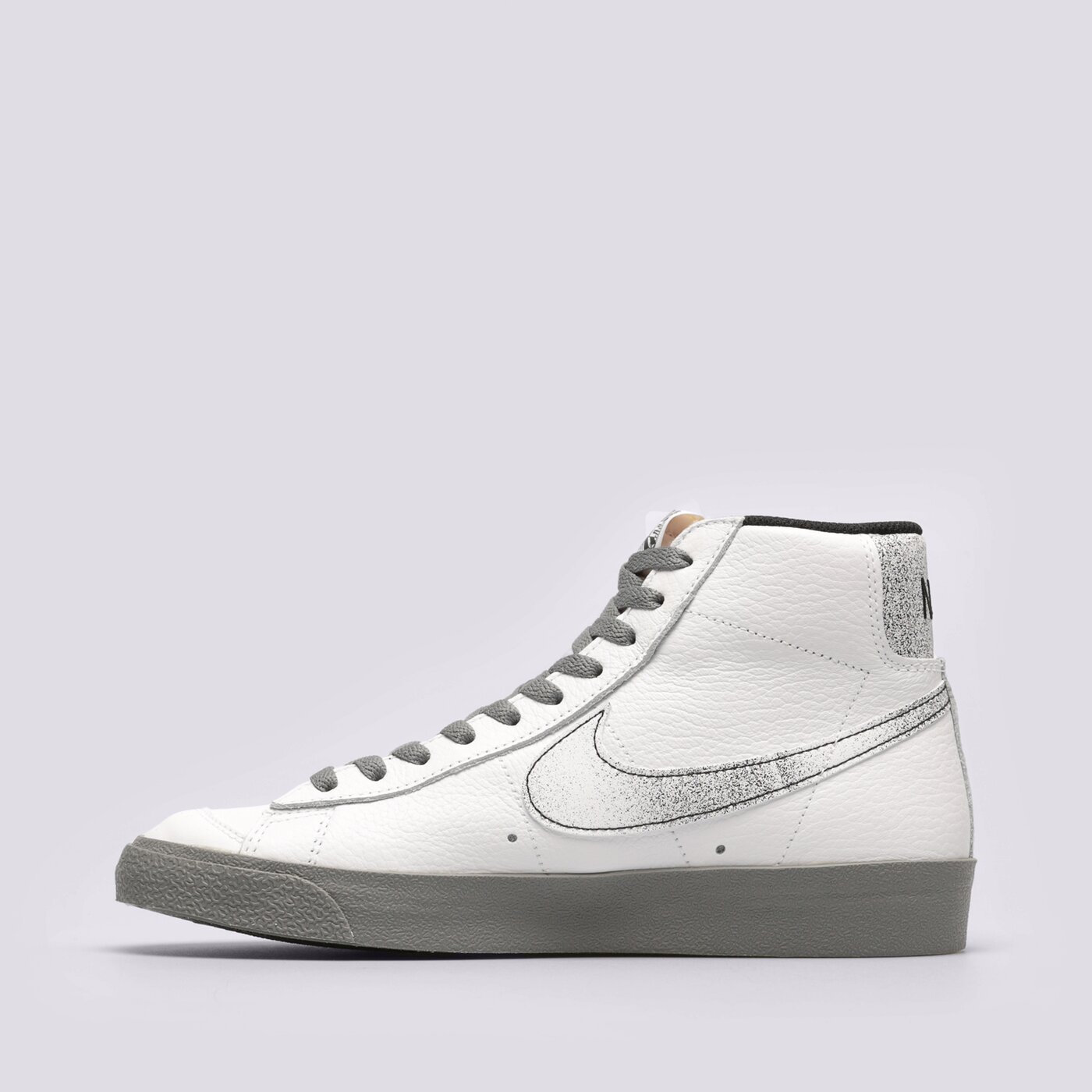 Мъжки маратонки NIKE BLAZER MID '77 EMB dv7194-100 цвят бял