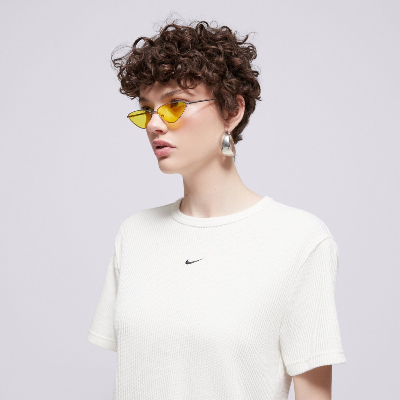 Дамска тениска NIKE ТЕНИСКА W NSW NK CHLL WFL SS ТОП hj3838-134 цвят кремав