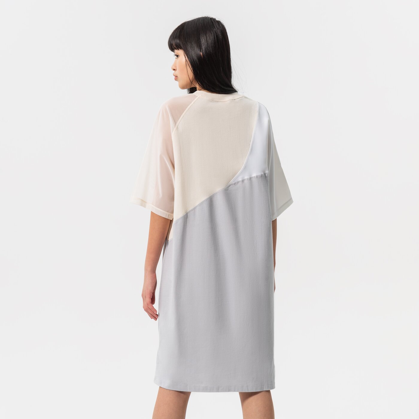 Дамски ADIDAS РОКЛЯ TEE АНЦУГS hc0636 цвят сив