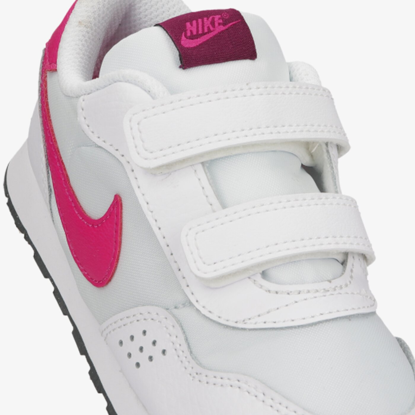 Детски маратонки NIKE MD VALIANT cn8560-019 цвят бял