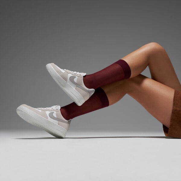 Дамски маратонки NIKE W AIR FORCE 1 LO SR ii7650-121 цвят бежов