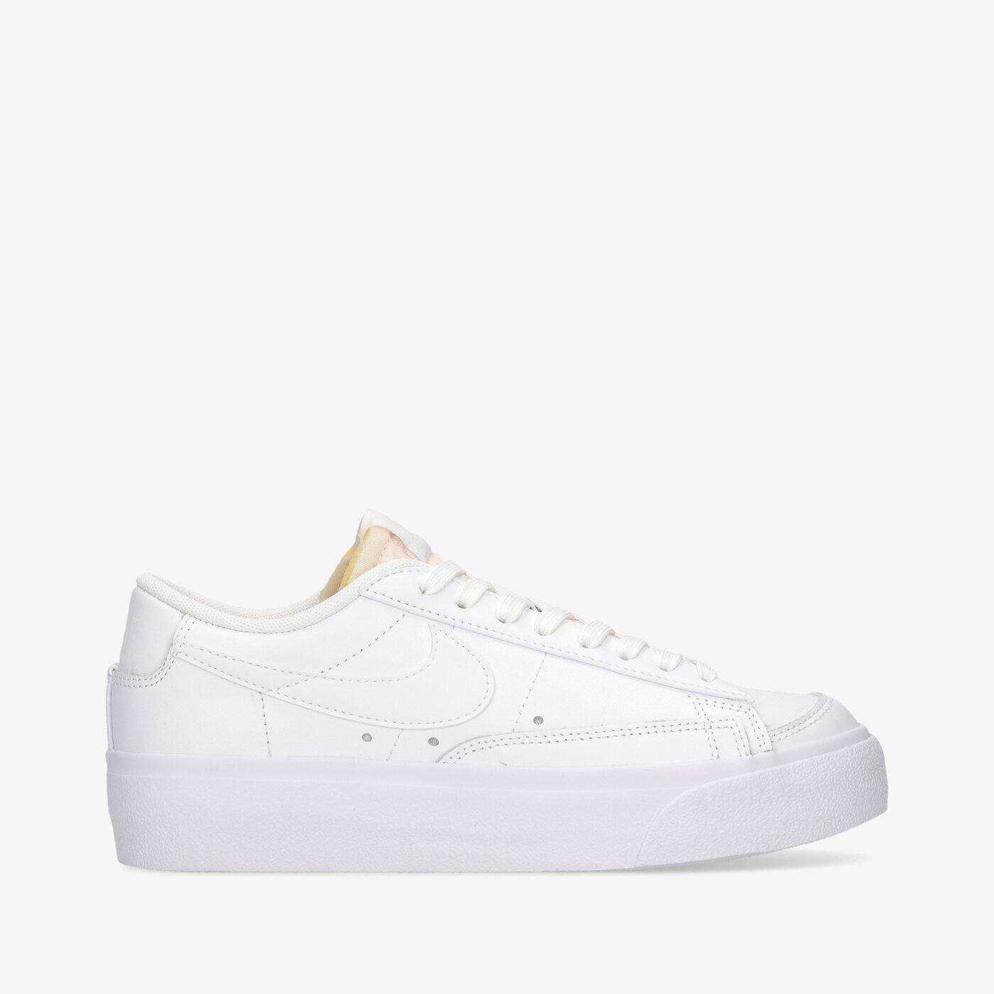 Дамски маратонки NIKE BLAZER LOW PLATFORM  dj0292-100 цвят бял