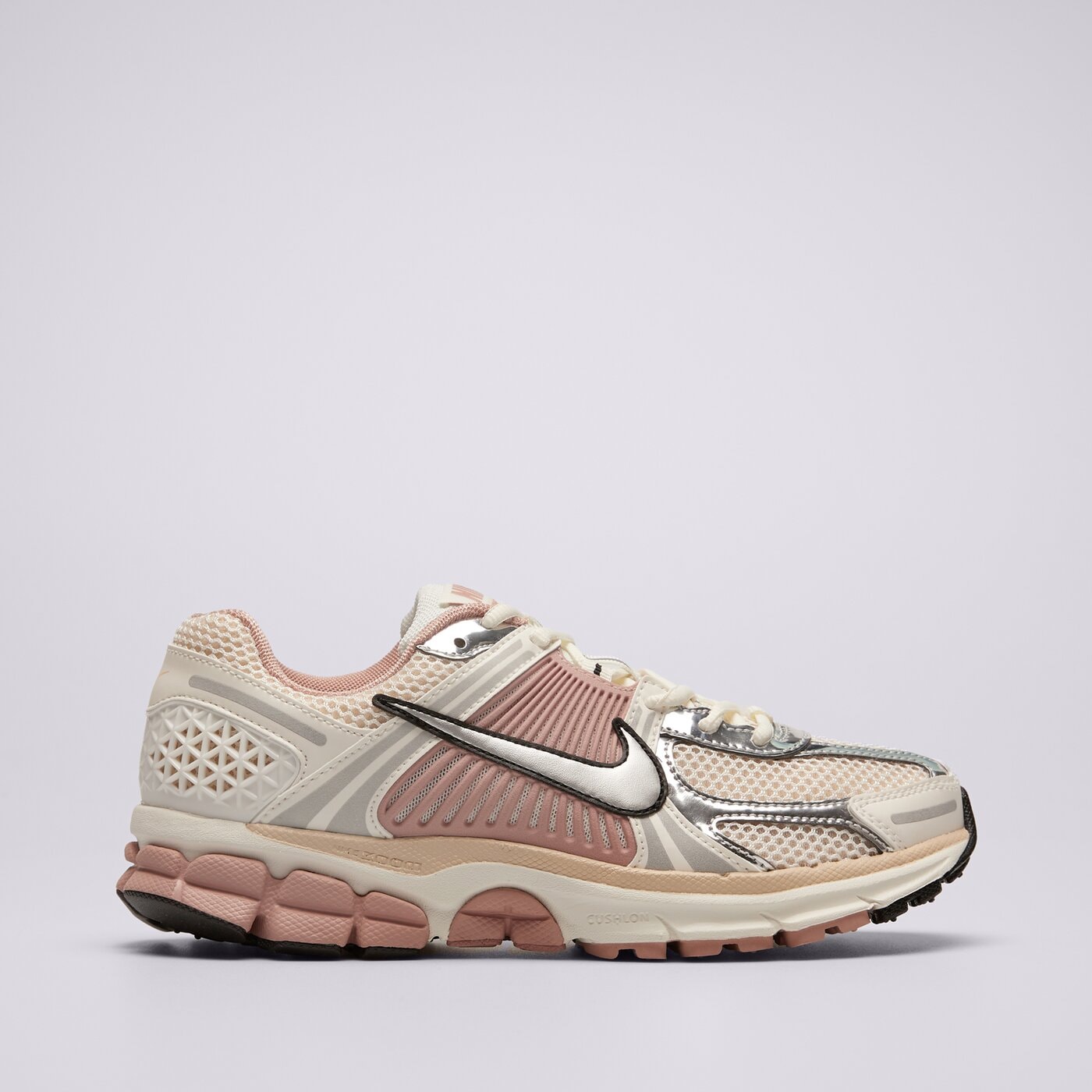 Дамски маратонки NIKE W ZOOM VOMERO 5 NEWS hf1877-102 цвят бежов