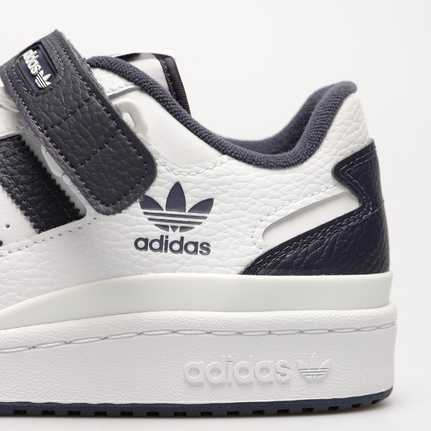 Мъжки маратонки ADIDAS FORUM LOW gy5831 цвят бял