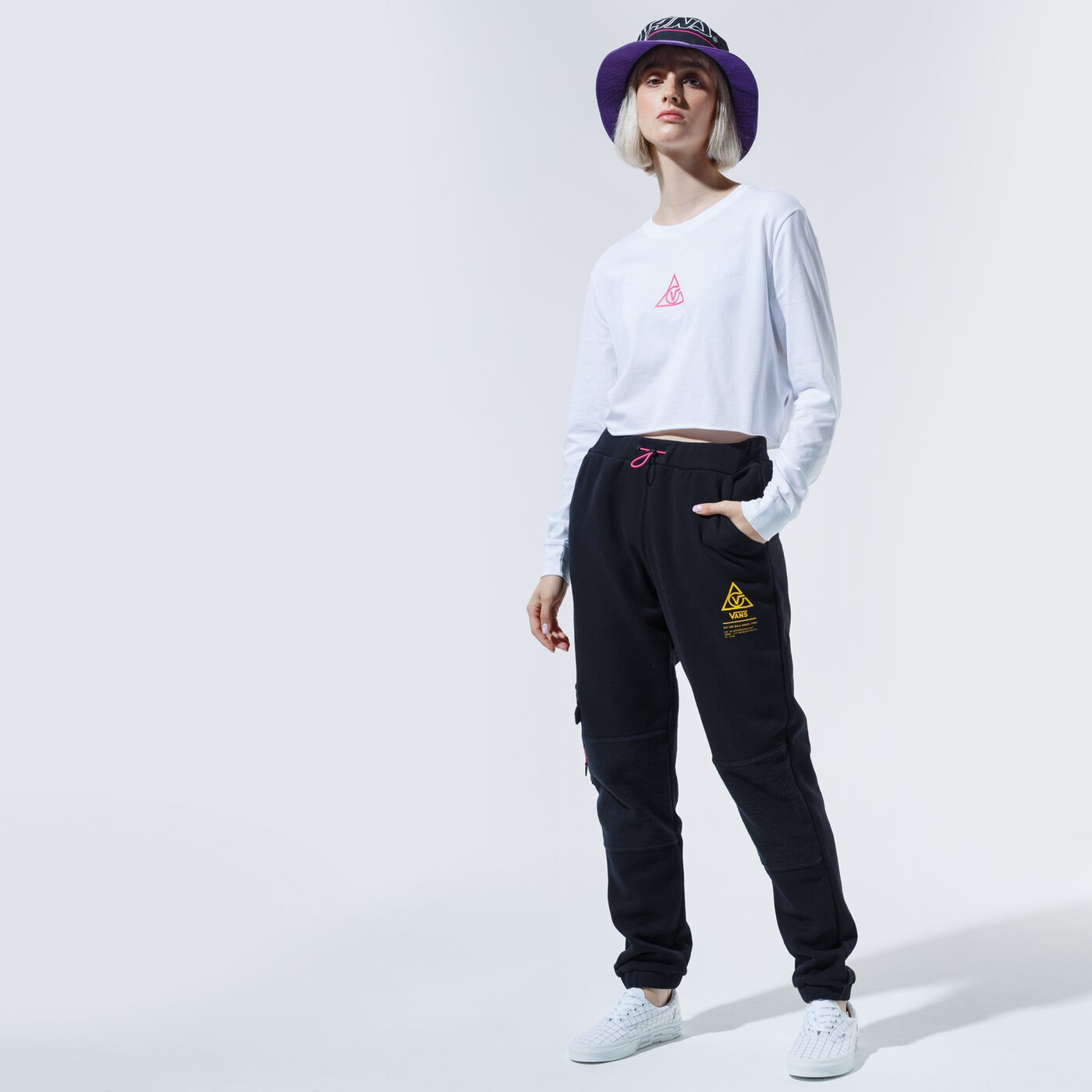 Дамски панталони VANS ПАНТАЛОНИ 66 SUPPLY SWEATPANT vn0a4sd4blk1 цвят черен