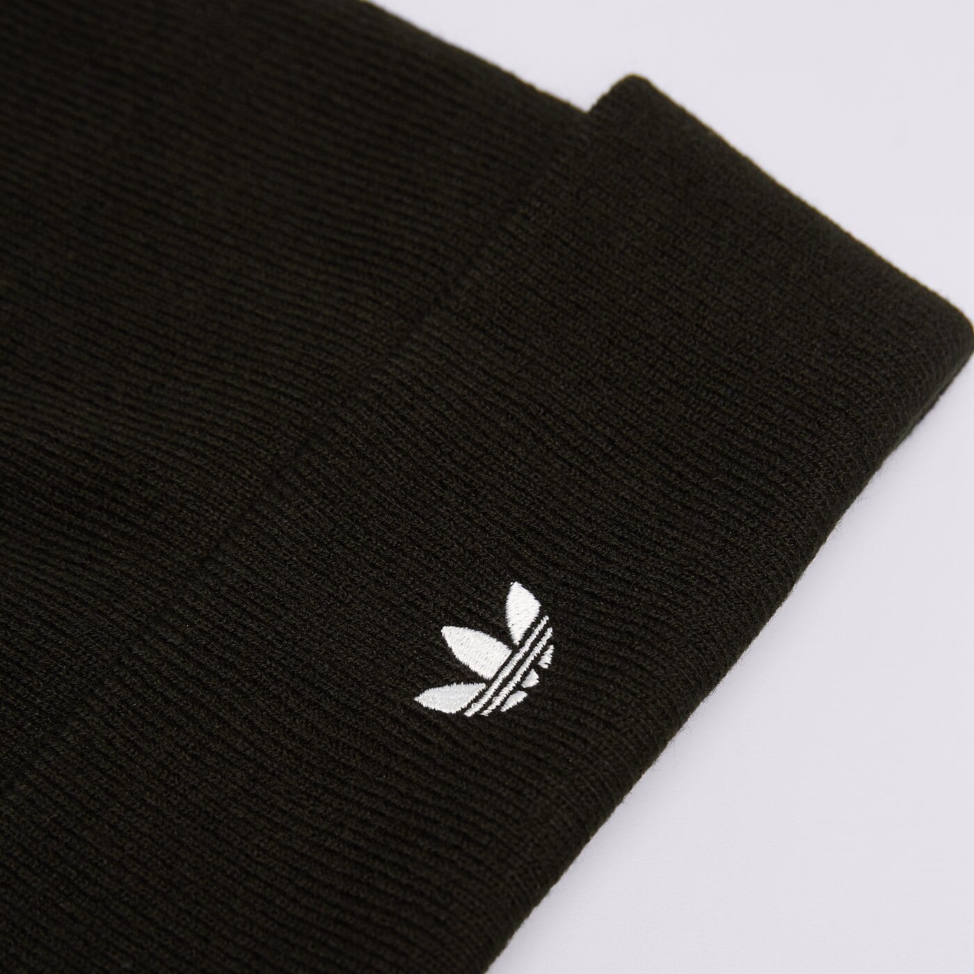 Дамска зимна шапка ADIDAS ШАПКА ADICOLOR CUFF B jw7998 цвят черен