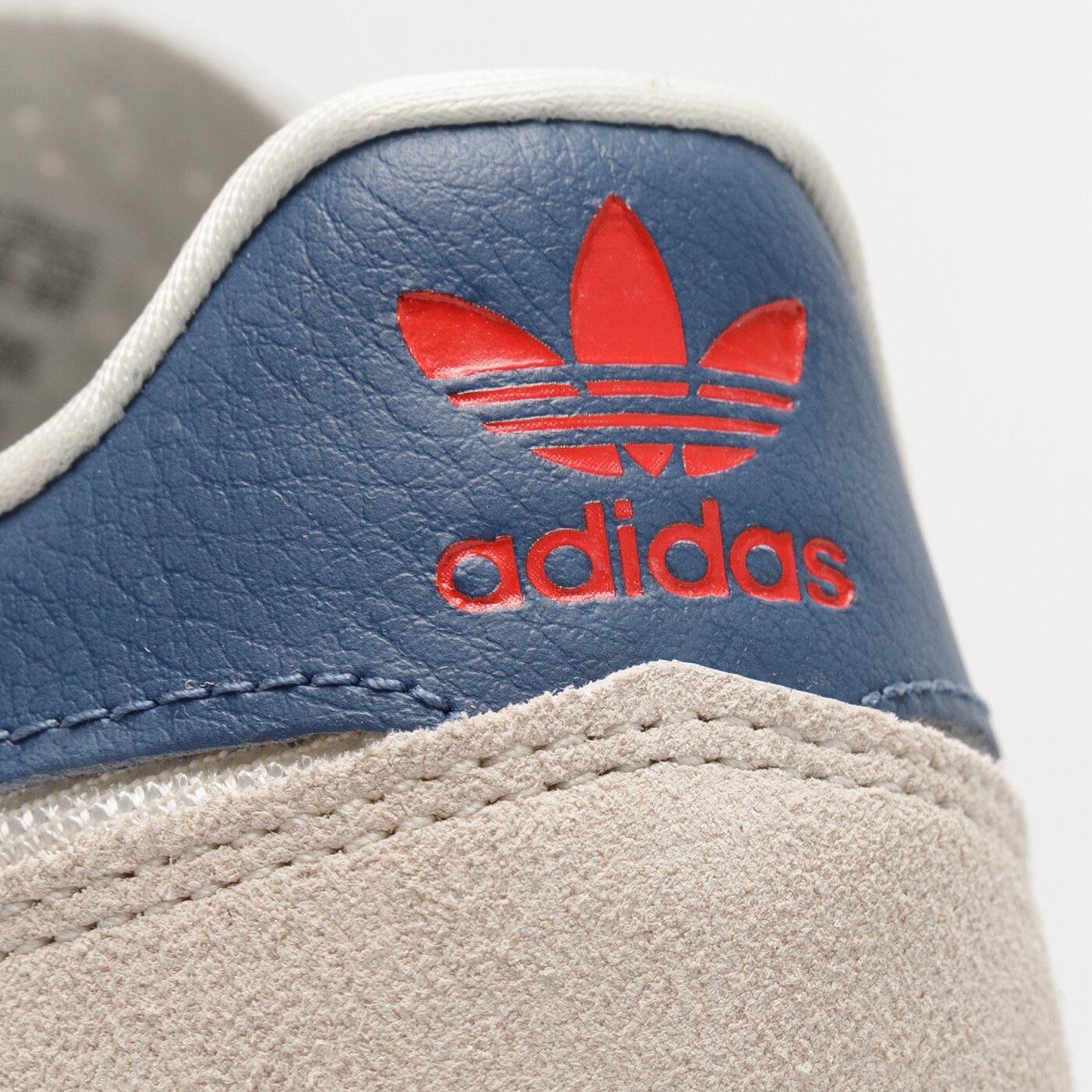 Мъжки маратонки ADIDAS RETROPY E5 gw6776 цвят бежов