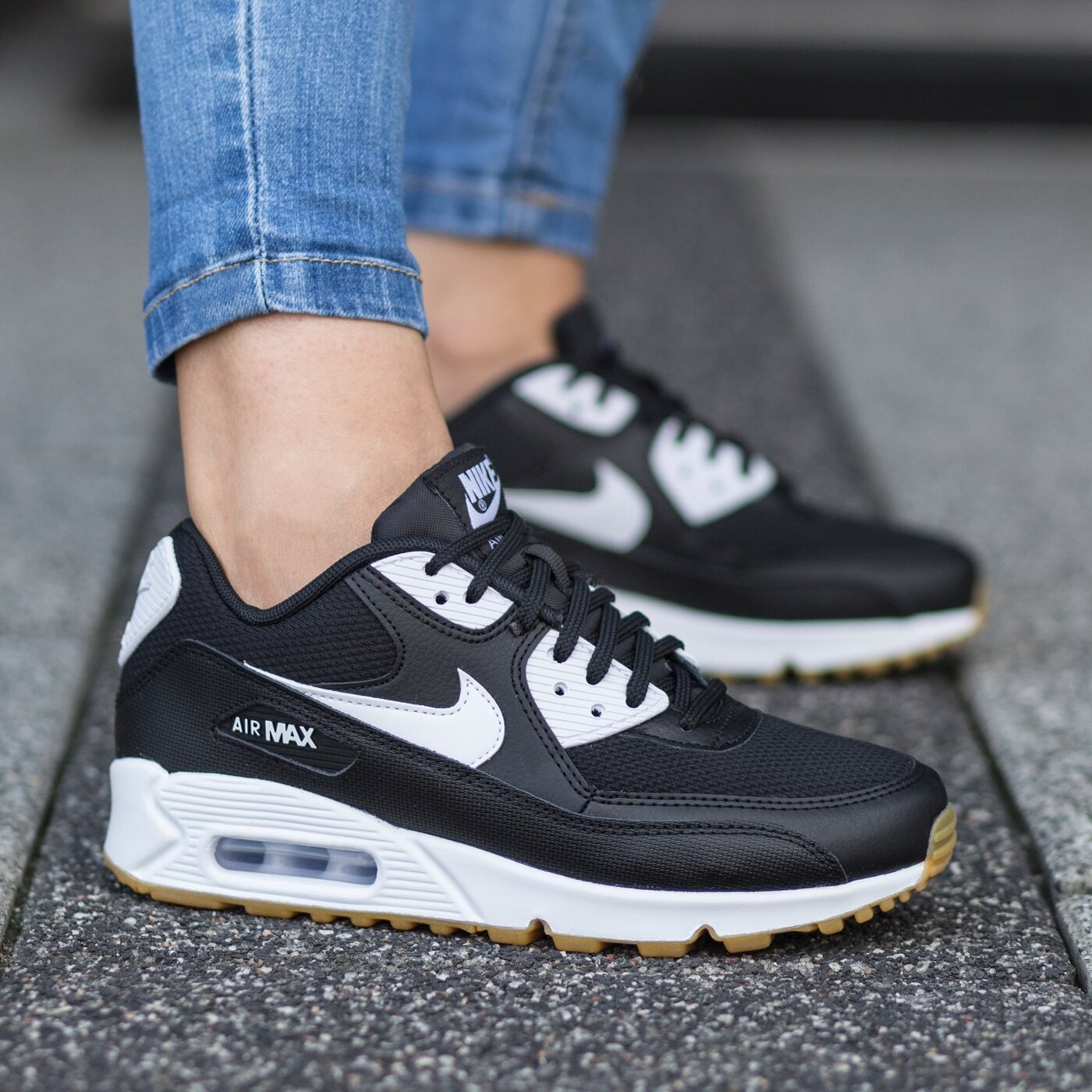 Дамски маратонки NIKE WMNS AIR MAX 90  325213-055 цвят черен