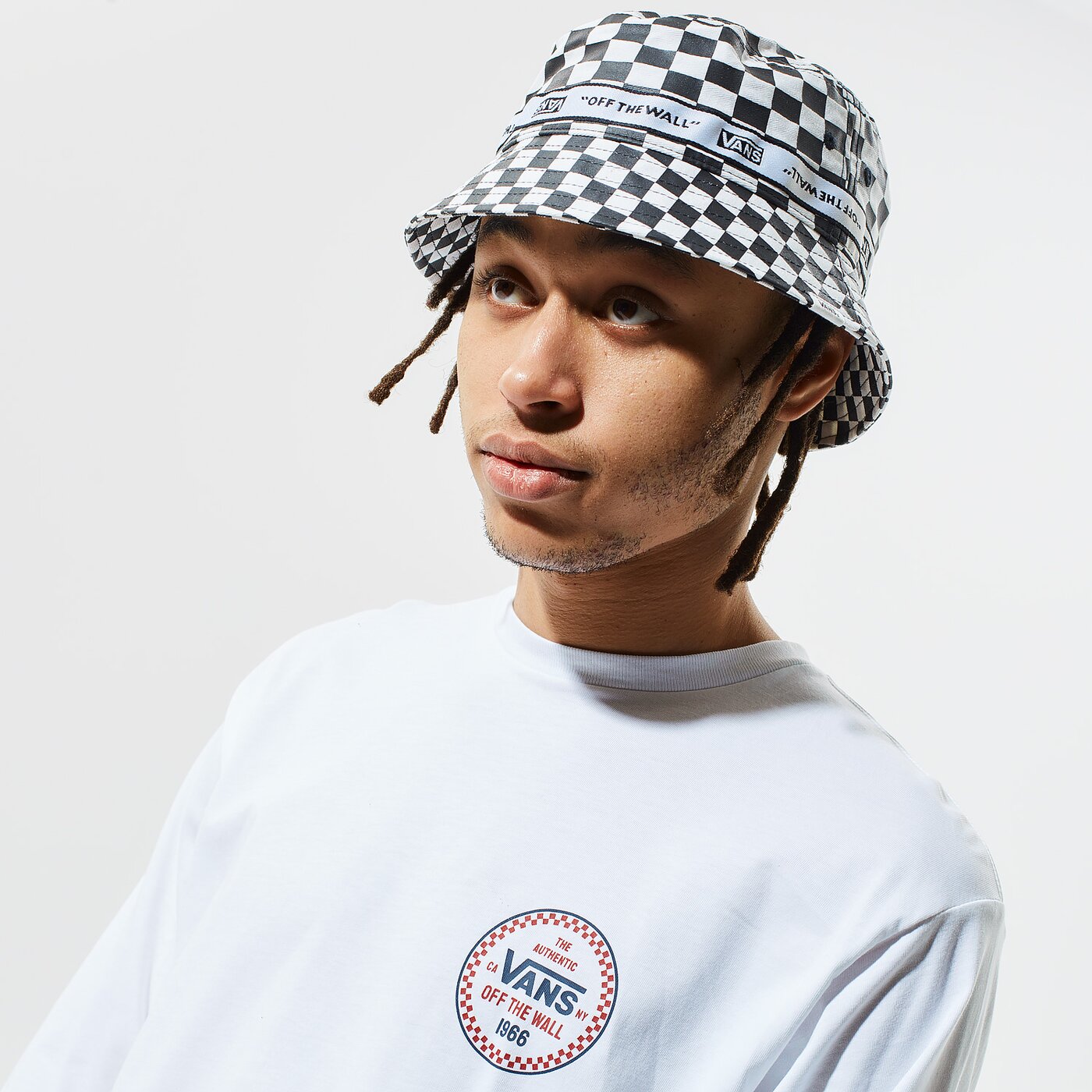 Мъжка тениска VANS ТЕНИСКА CHECKER 66 LS vn0a4tvewht1 цвят бял