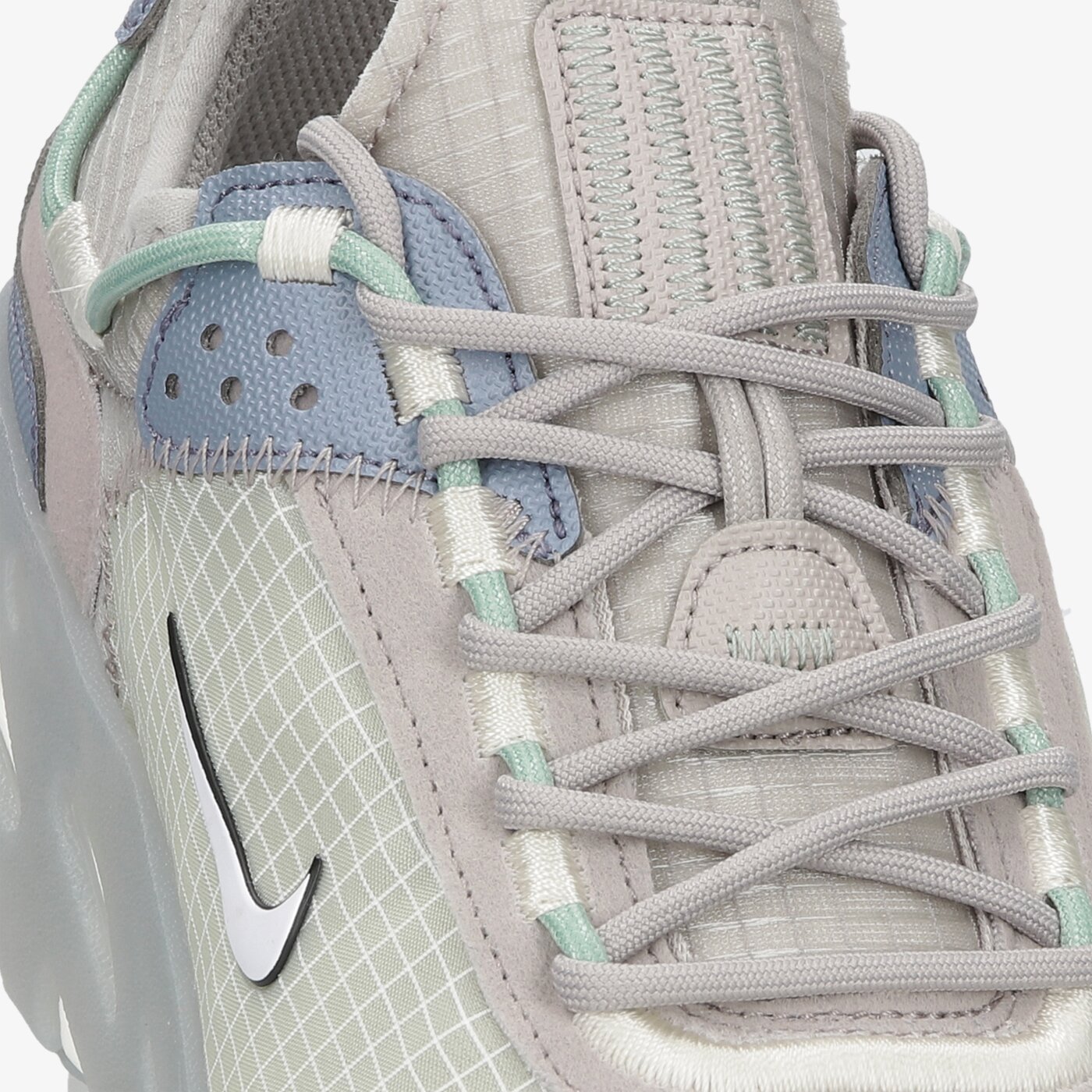 Мъжки маратонки NIKE REACT LIVE cv1772-002 цвят бежов