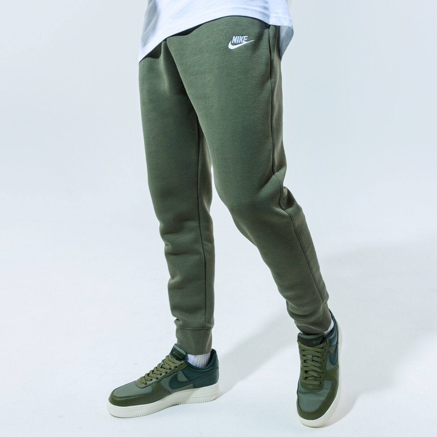 Мъжки панталони NIKE ПАНТАЛОНИ SPORTSWEAR CLUB FLEECE bv2671-380 цвят зелен