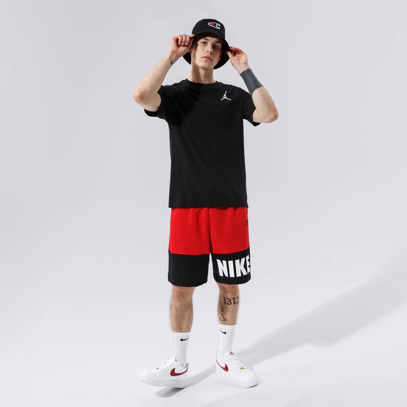 Мъжка тениска JORDAN ТЕНИСКА M J JUMPMAN EMB SS CREW dc7485-010 цвят черен