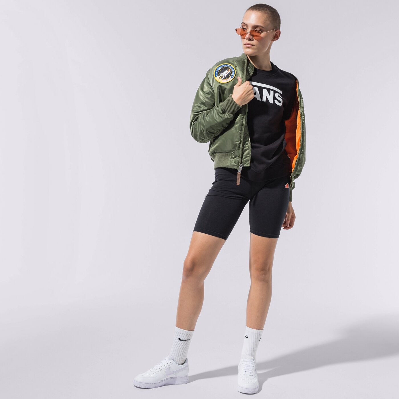 Дамски суичър VANS СУИТЧЪР CLASSIC V CREW vn0a4s97blk1 цвят черен