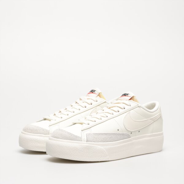 Дамски маратонки NIKE BLAZER LOW PLATFORM dj0292-105 цвят бял