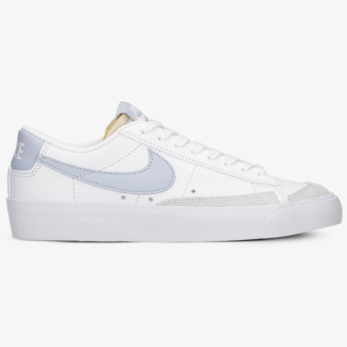 Дамски маратонки NIKE BLAZER LOW '77 dc4769-103 цвят бял