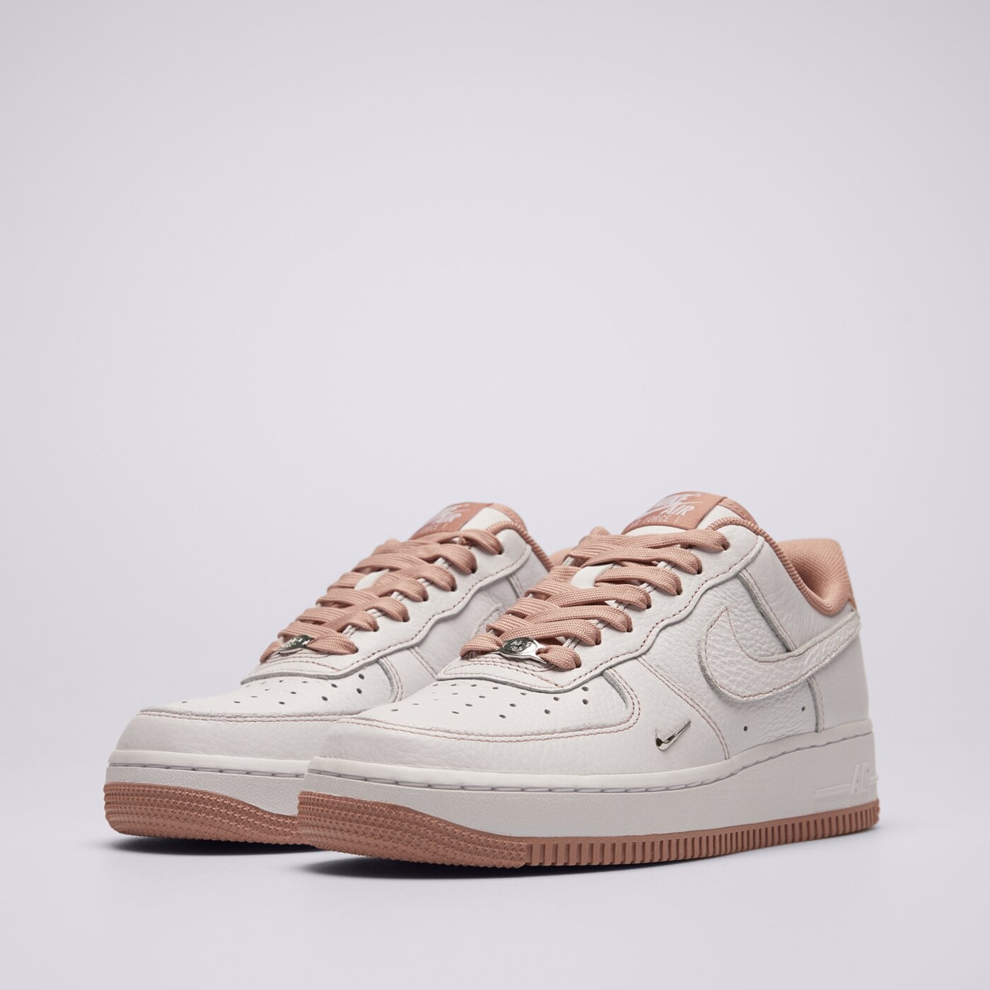 Дамски маратонки NIKE W AIR FORCE 1 '07 MINI JEWEL ib6543-100 цвят бял