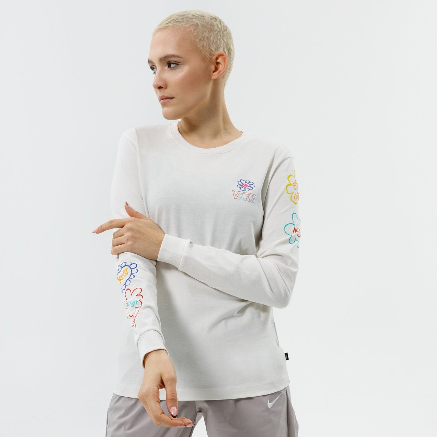 Дамска тениска VANS ТЕНИСКА WM CULTIVATE CARE LS BF vn0a5lk1fs81 цвят бежов